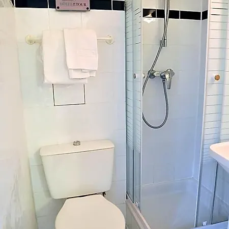 De La Tour Hotel 2*