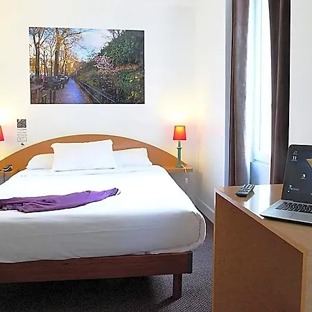 Hotel De La Tour 2*