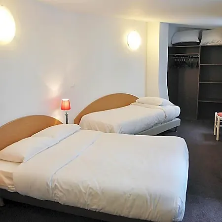 De La Tour Hotel 2*
